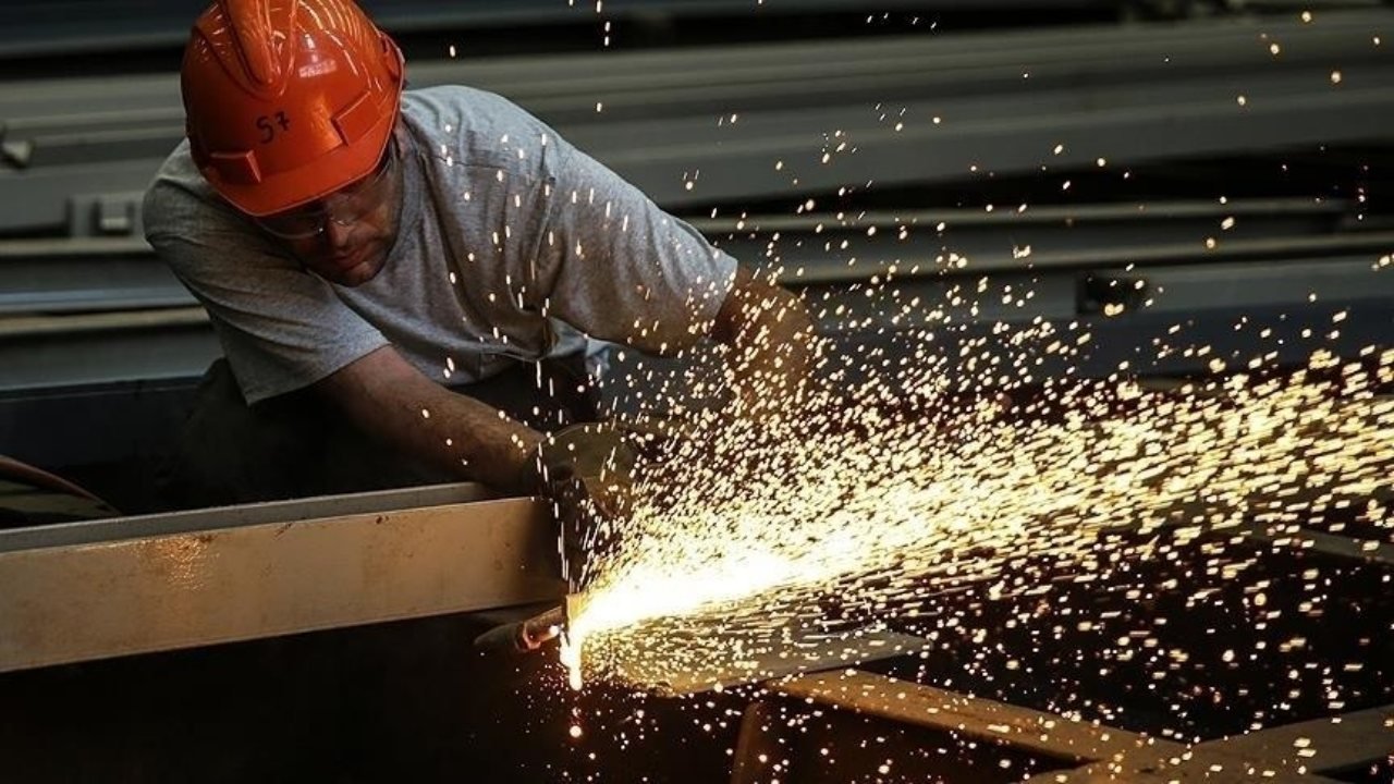 Sanayi üretimi aylık bazda arttı, yıllık bazda azaldı