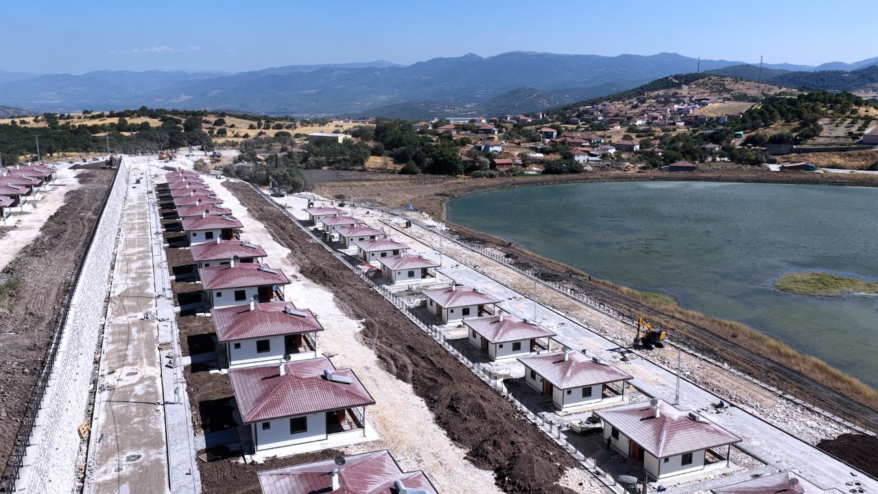 Sındırgı depremi sonrası büyük dönüşüm! 1 yılda 1121 konut ve köy evi