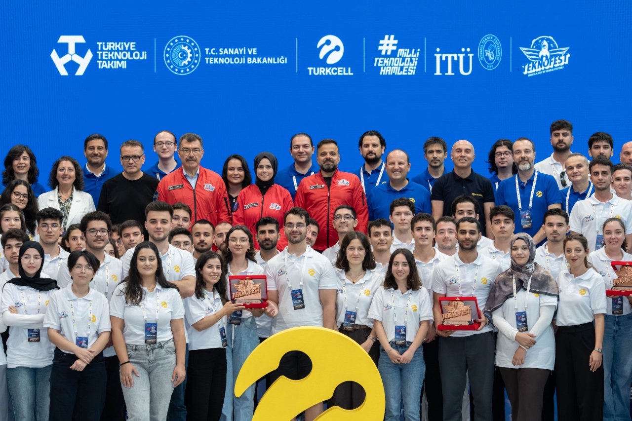Turkcell ve TEKNOFESTin “5G ve Yapay Zekâ ile Akıllı Yol Güvenliği Yarışması”nda final heyecanı yaşandı