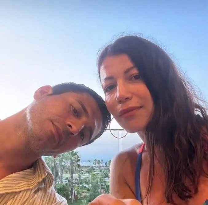 Ünlü oyuncu Cihangir Ceyhan'dan 7 yıl sonra bir ilk! Sır gibi sakladığı eşini paylaştı