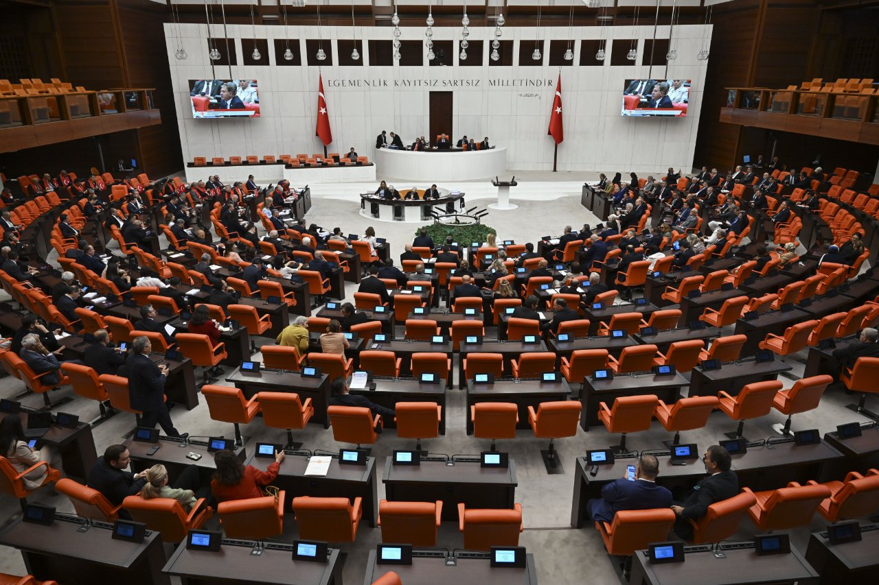 YENİ Partiden çerçeve yasa kararı! Özgür Özel duyurdu
