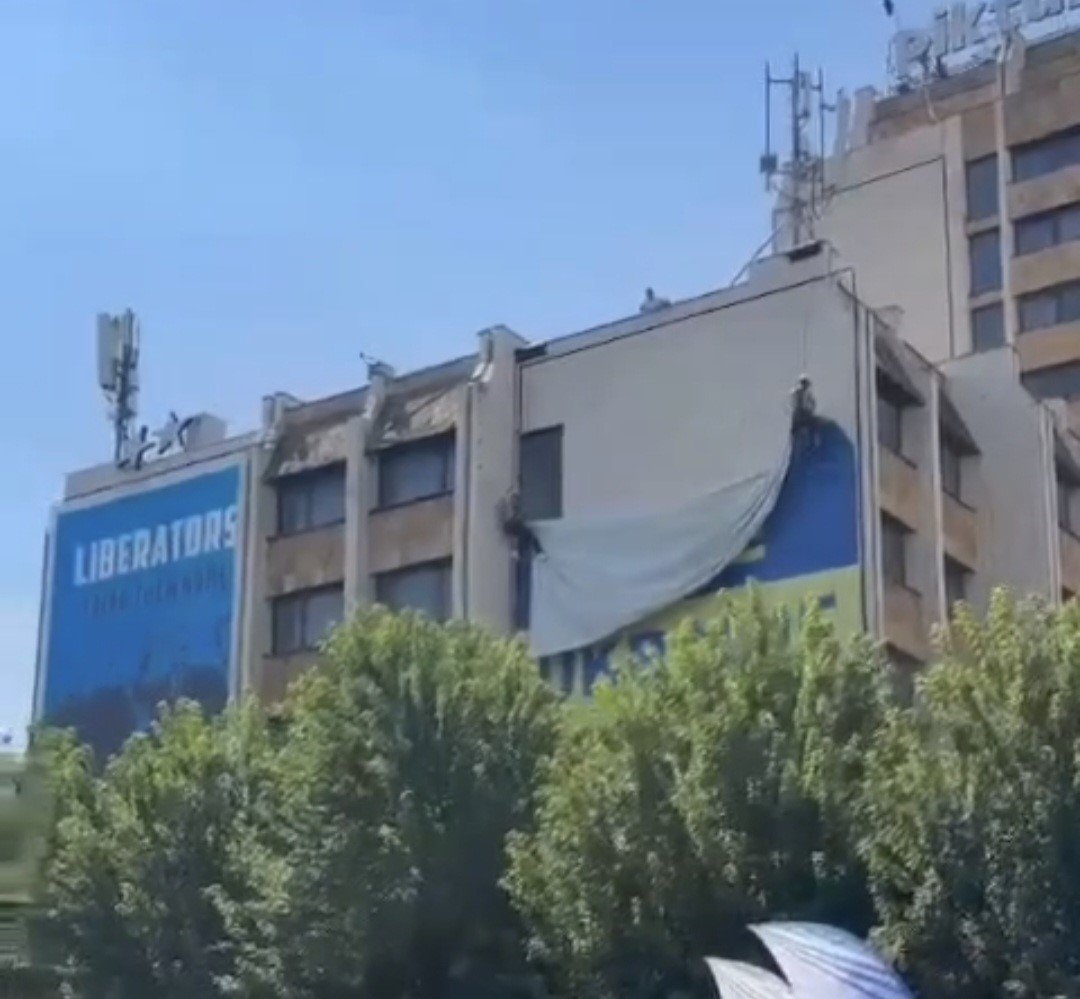 Zelenskiy’nin açıklaması sonrası Kosova’dan çok konuşulacak hamle: Dev bayrağı kaldırdılar