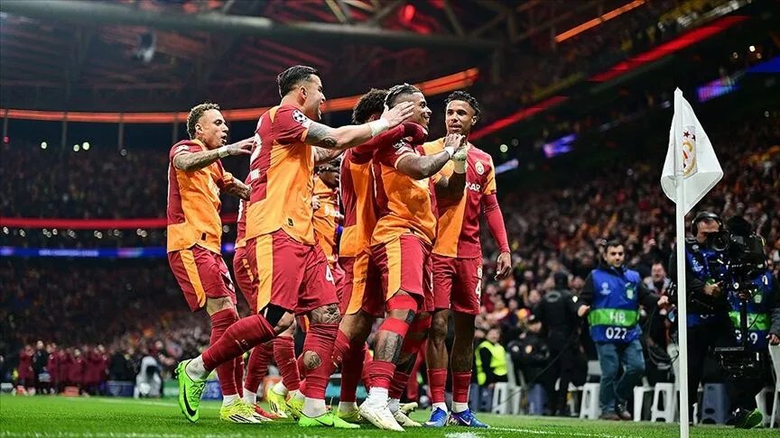 Hollandalı futbolcu, Galatasaray formasıyla 17 maçta 2 gol ve 4 asistliks kor katkısı sağladı.