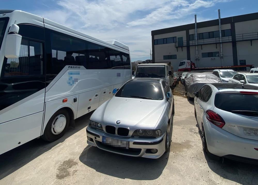 9 ay sonra gelen telefonla dünyası başına yıkıldı! Aracına doyamadı, kendi eliyle polise teslim etti