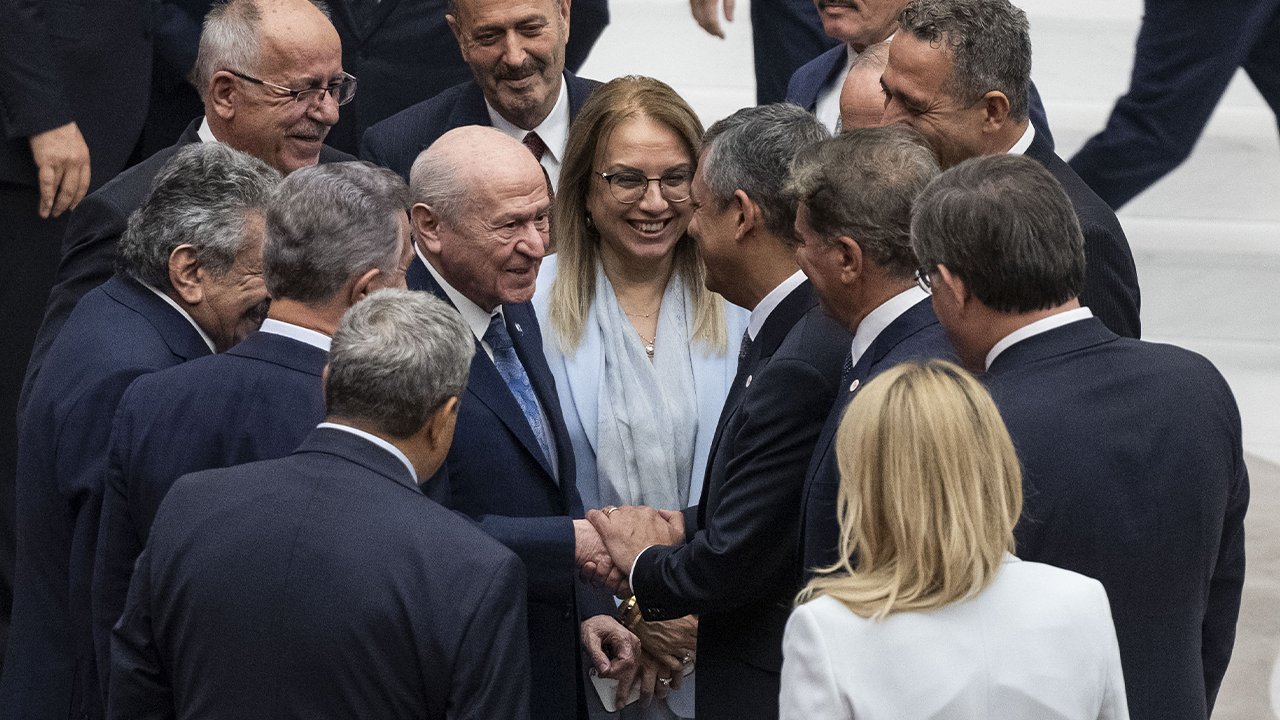Bahçeli’den Özel’e dikkat çeken soru: Bir gecede 91 milletvekiline nasıl ulaştınız?