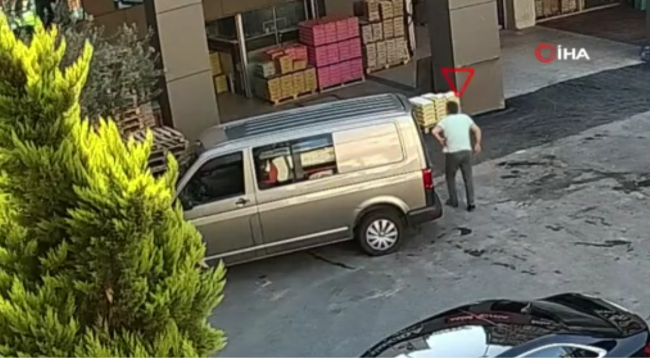 Bayrampaşa'da jammer'lı soygun! 200 bin lirayı alıp kaçtı