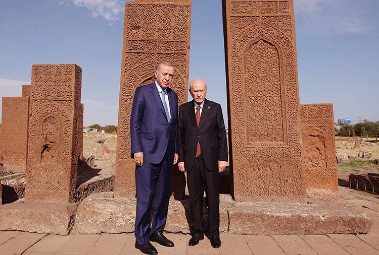 Cumhurbaşkanı Erdoğan ile Bahçeli, Ahlat'ta Selçuklu mezarlığını ziyaret etti.  / 25 Ağustos 2024