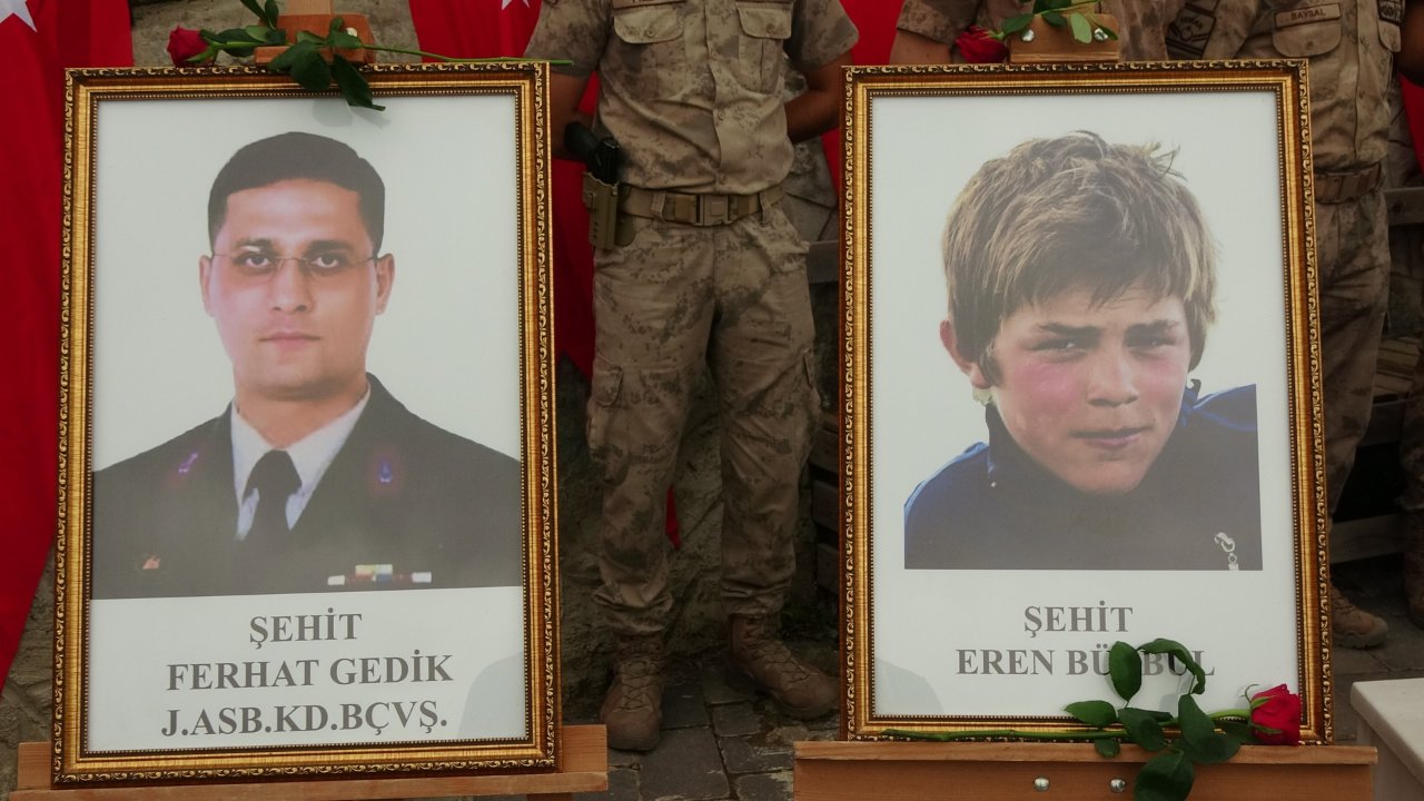 Eren Bülbül’ün mezarı başında yürek yakan sözler! ‘Sizlere göre 9, benim için 9 bin yıl geçti’