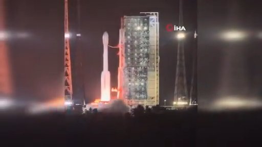 Gökyüzünde alev topuna döndü! Çin'de uydu taşıyan roket fırlatıldıktan saniyeler sonra patladı