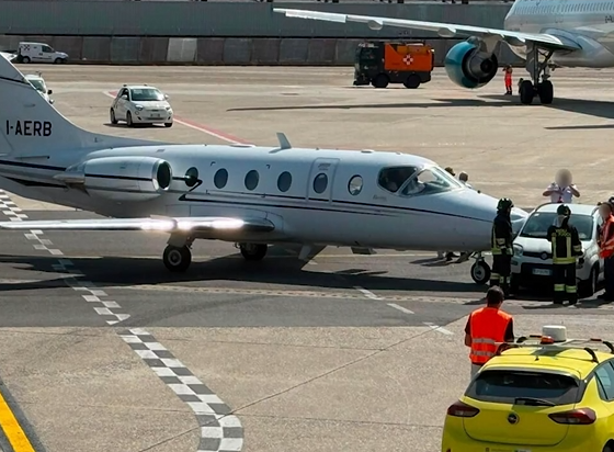 Güvenlik kamerası kaydetti! Havalimanında özel jet ile hizmet aracı çarpıştı