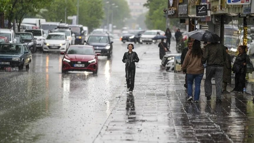 Rekor yağış düştü! Meteoroloji ilk 10’u açıkladı: Türkiye genelinde en yüksek yağışı hangi il aldı?