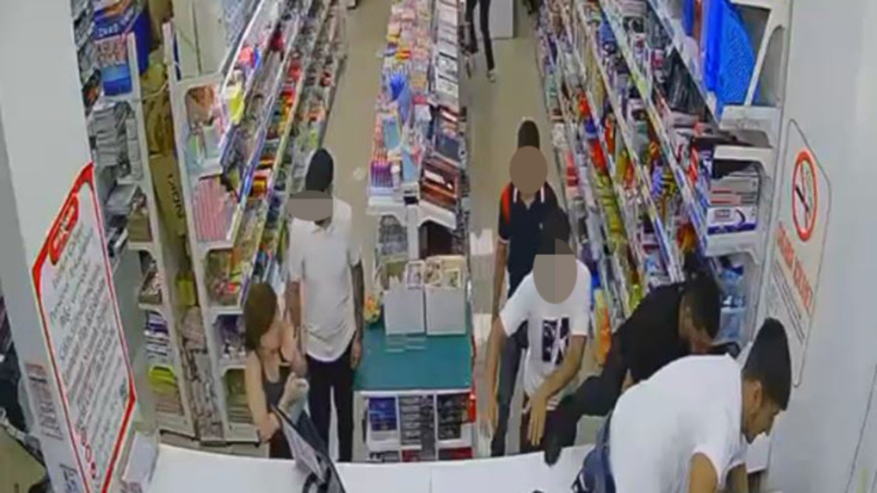 Samsun'da kırtasiyeciyi darp eden 2 kişi tutuklandı
