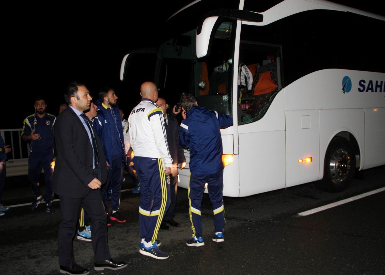4 Nisan 2015'te, Trabzon'da Fenerbahçe otobüsüne düzenlenen silahlı saldırıdan görüntü