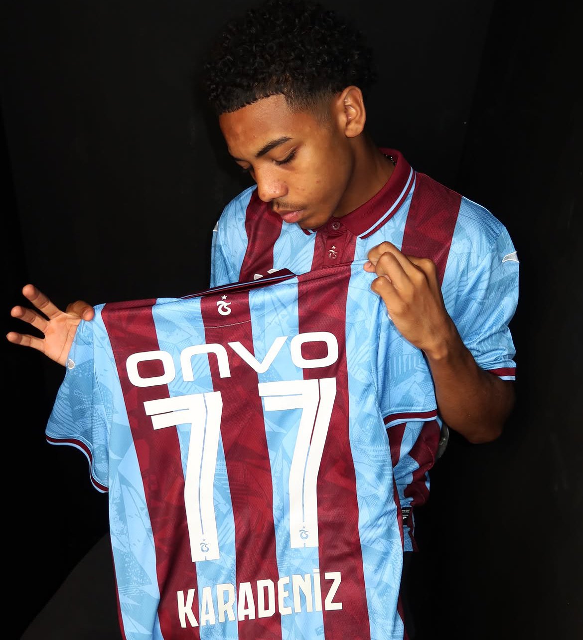Thierry Darnel Karadeniz'in, Trabzonspor'a transferi sonrası paylaştığı fotoğraf