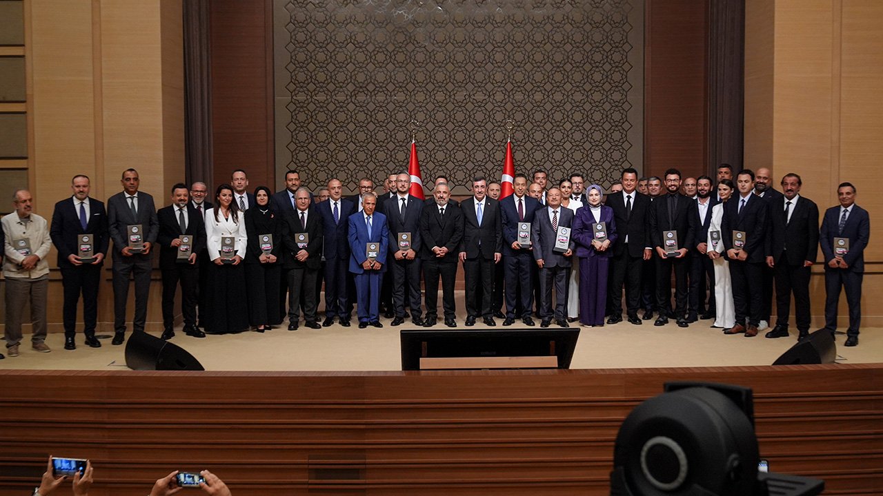 11. Anadolu Medya Ödülleri sahiplerini buldu: Yılın Köşe Yazarı ödülü Akif Bülbül'ün
