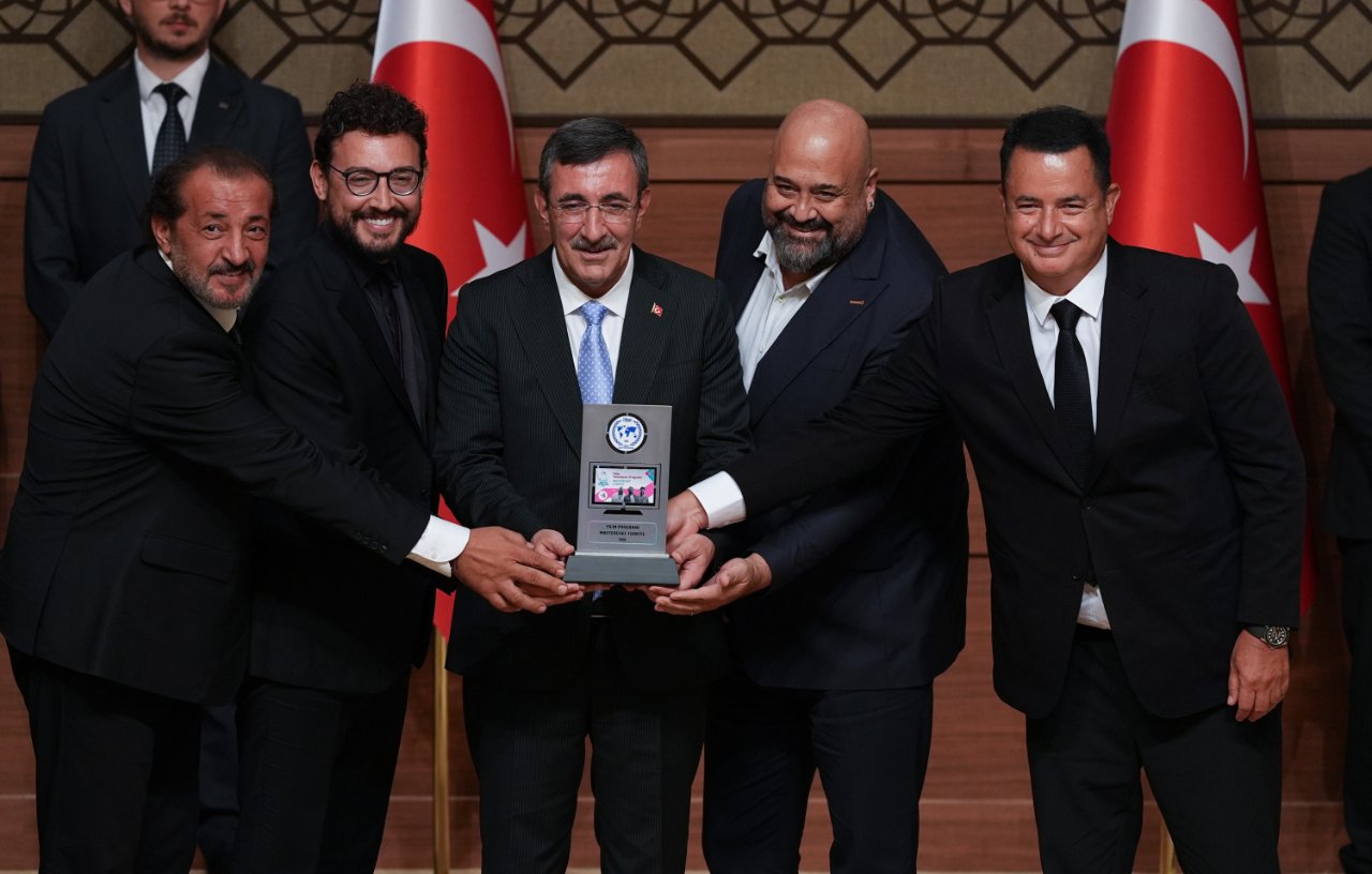 11. Anadolu Medya Ödülleri sahiplerini buldu: Yılın Köşe Yazarı ödülü Akif Bülbül'ün