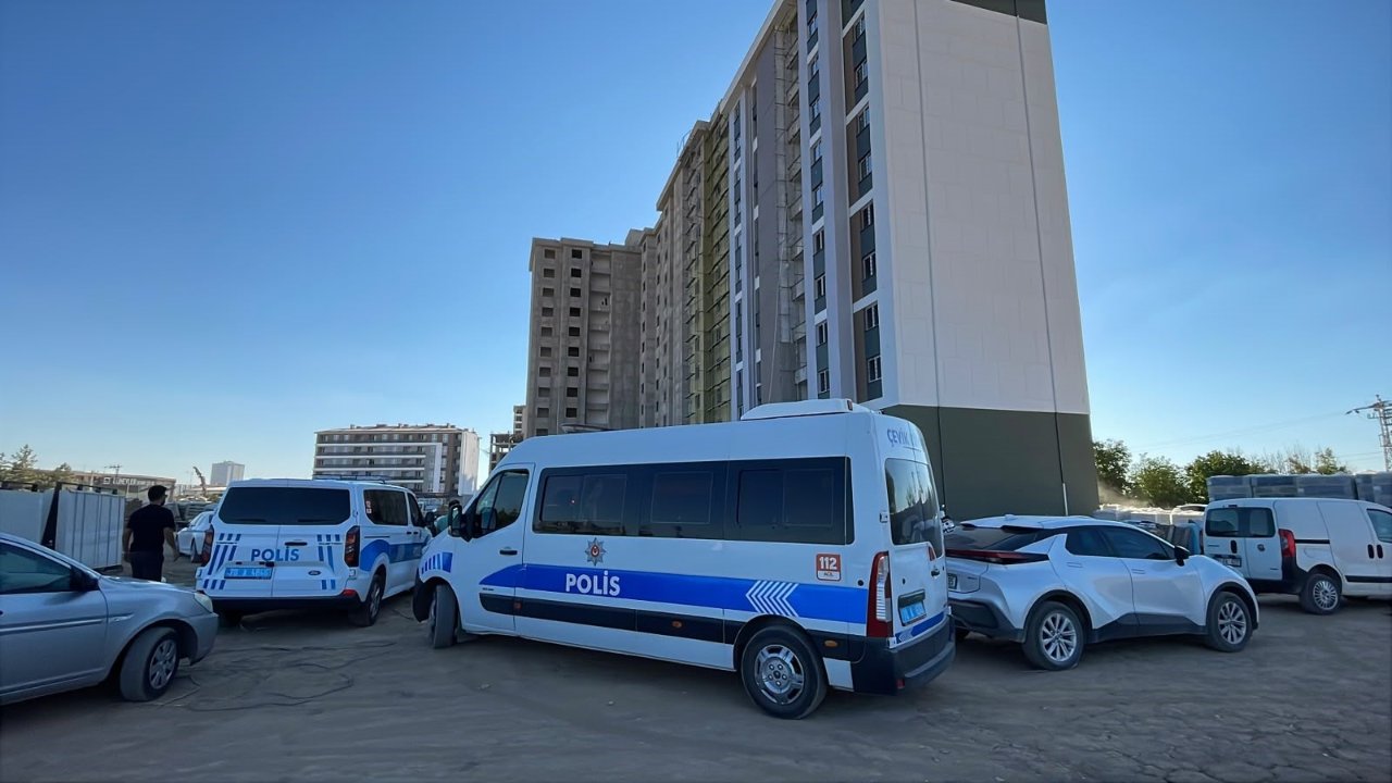 12 katlı apartmanda feci iş kazası! Asansör boşluğunda can verdi