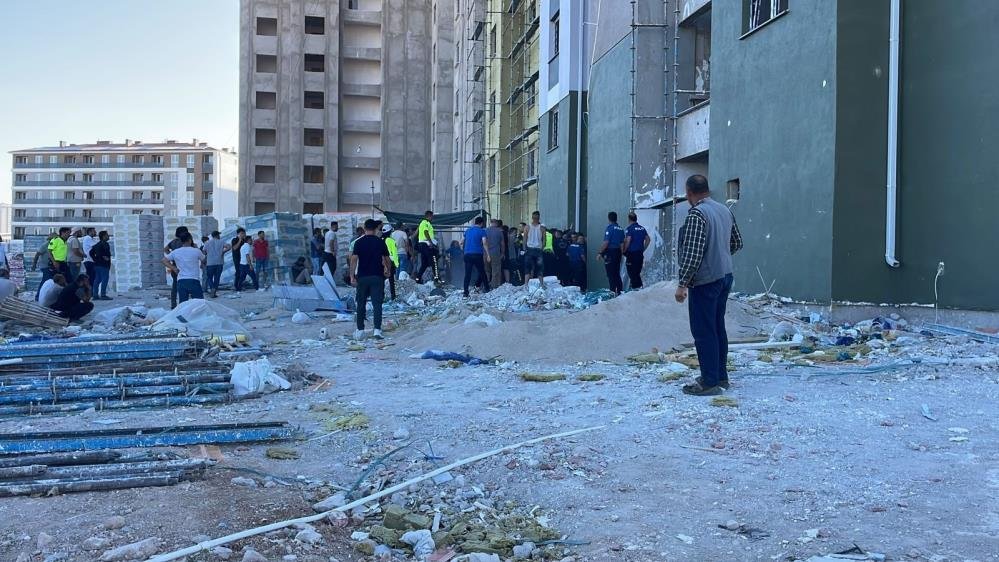 12 katlı apartmanda feci iş kazası! Asansör boşluğunda can verdi