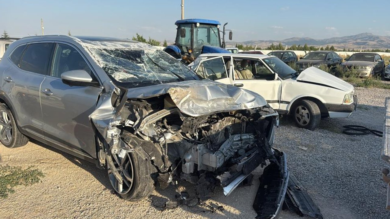 Afyonkarahisar'da trafik kazası: 1 kişi can verdi, 7 yaralı var