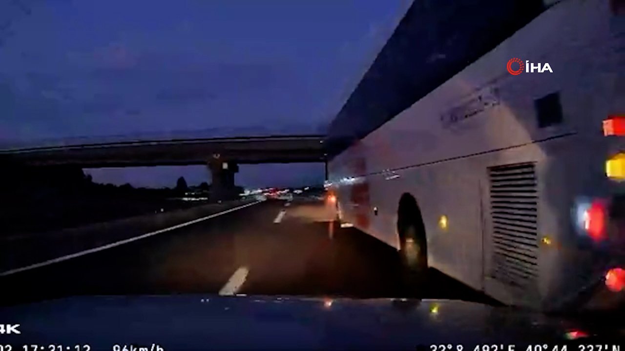 Ailenin çığlıkları kamerada! Bolu'da şerit değiştiren otobüs kazaya neden olup kaçtı