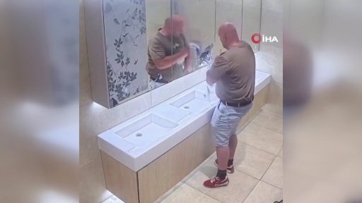 Bu kadarına pes! Sabun bulamayınca öfkelendi, aynayı yumrukladı