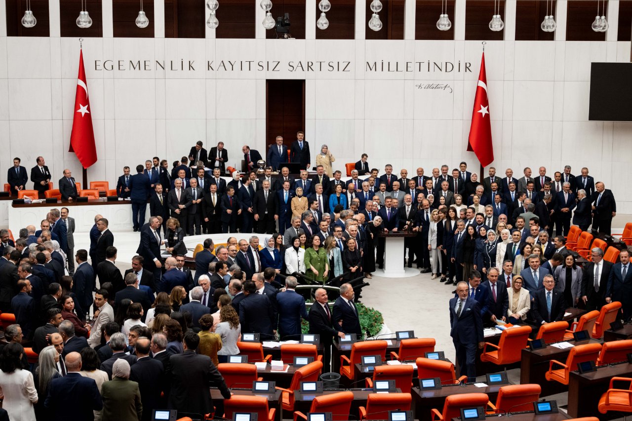 Fırtınalarla dolu 10 ay! Meclis'te bir yasama yılı böyle geçti