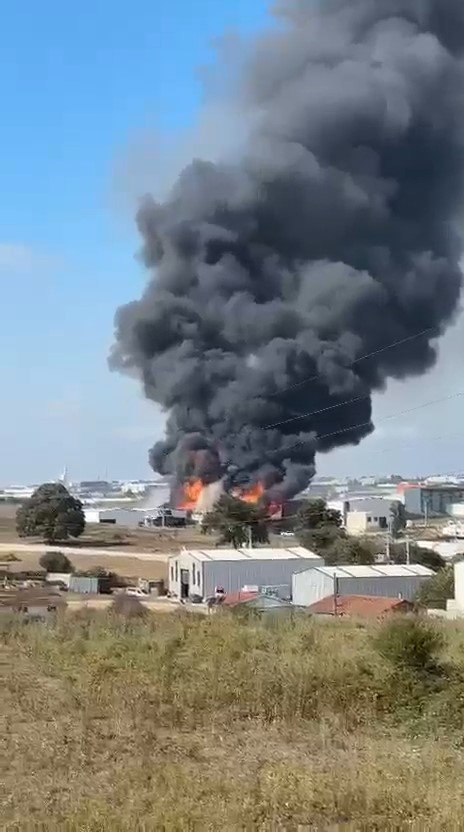 Gebze'de tesiste yangın! Alevlere müdahale sürüyor