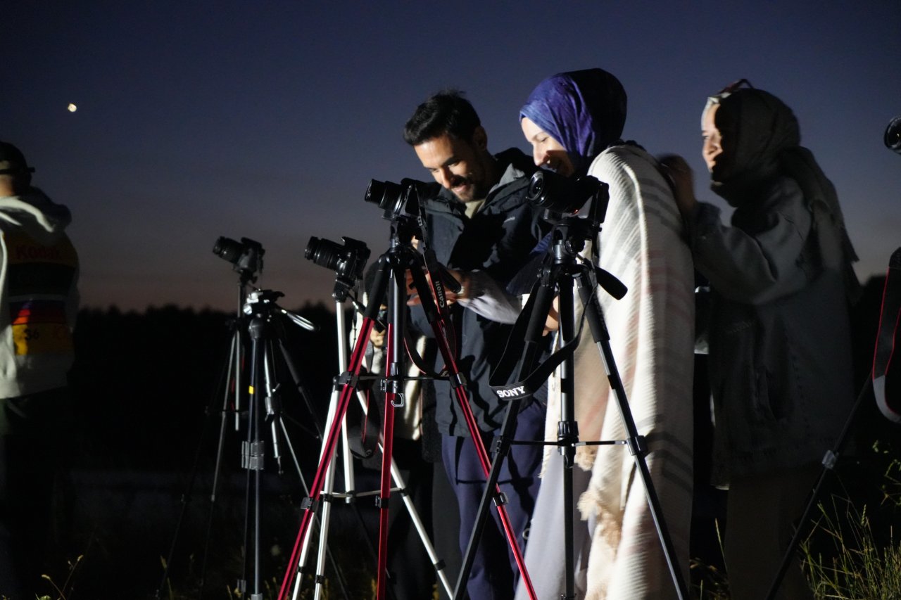Gökyüzünde görsel şölen! Perseid meteor yağmurunu izlemek için akın ettiler