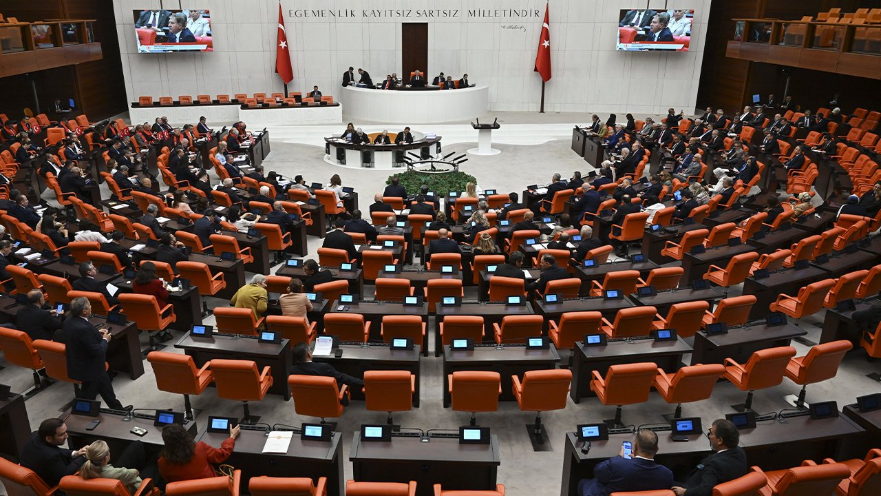 'Hayır'cıların bahanesi rüşvet operasyonları