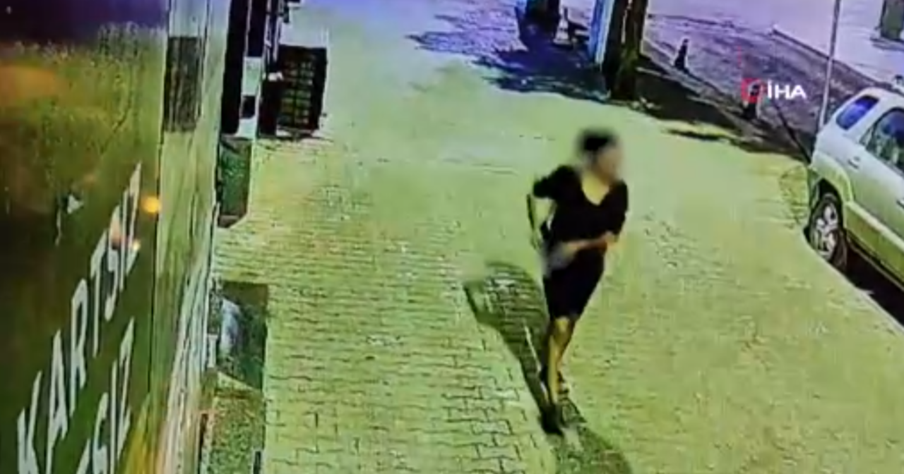 Muğlada Türk bayrağını yakan kadın gözaltına alındı
