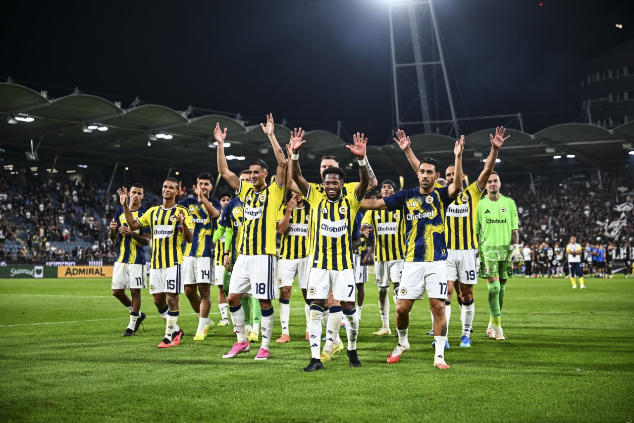 Sturm Graz ile Fenerbahçe, Liebenau Stadı’nda karşılaştı. Maçı kazanan Fenerbahçe, büyük sevinç yaşadı.