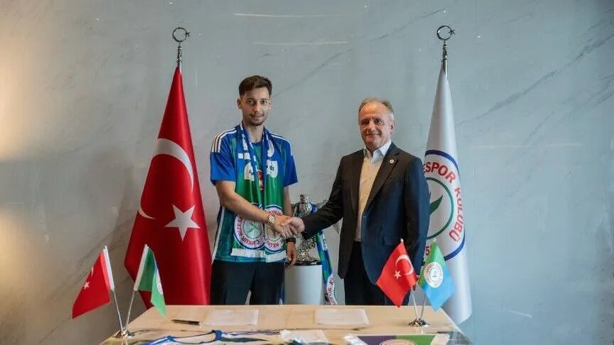 Süper Lig ekiplerinden Çaykur Rizespor, Beşiktaş'ın defans oyuncusu Tayyip Talha Sanuç ile 2 yıllık anlaşma imzaladı.
