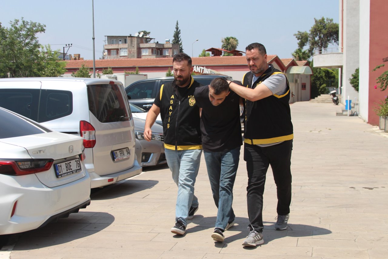 Yarım saat dayanamadı! Adana’da milyonluk hırsızlığı ‘kavurucu sıcak’ ele verdi: Kaskını çıkardı, yüzünü ifşa etti