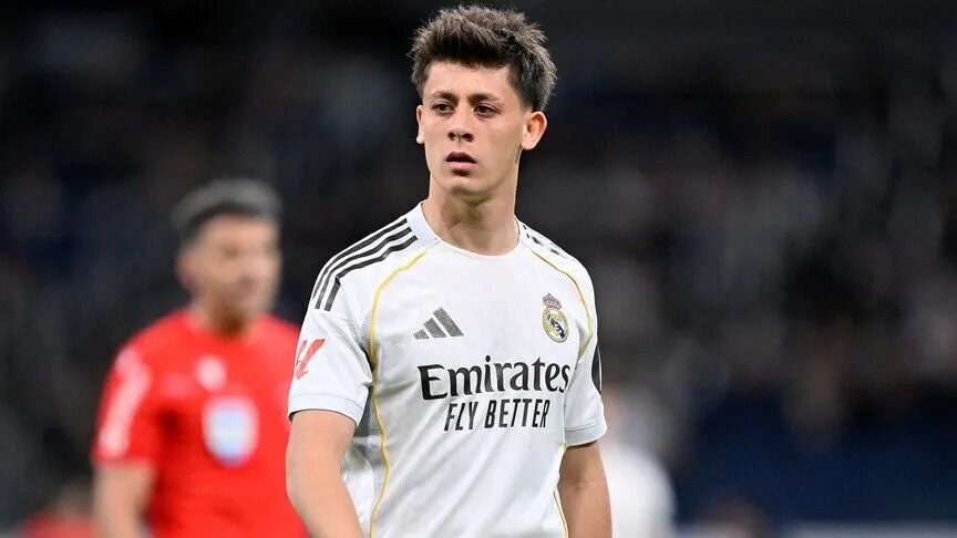 Milli futbolcu Arda Güler, Real Madrid forması giyiyor.