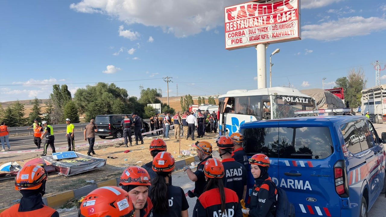 Ankara’da feci kaza! Midibüs takla attı, yolcular camdan fırladı: 2 ölü, 25 yaralı