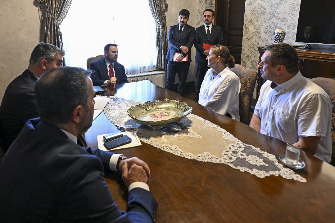 Bakan Gürlek, Emir Yuşa Atıcı'nın ailesiyle görüştü: Üzerimize düşeni yapacağız
