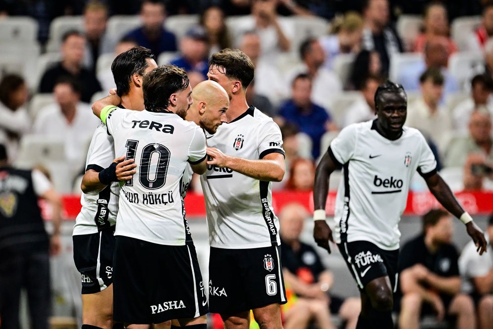 Beşiktaş - Hradec Kralove