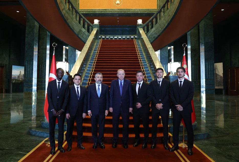 Cumhurbaşkanı Erdoğan, Süper Lig'e yükselen takımları kabul etti