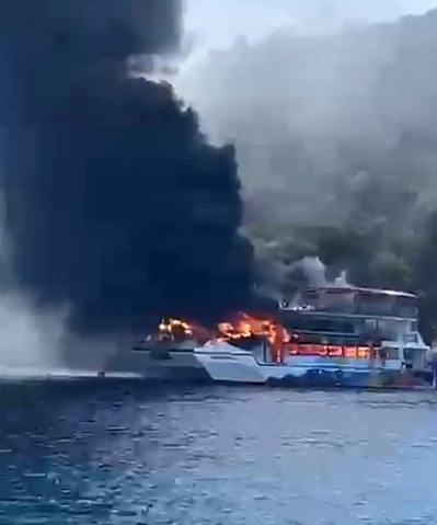 Fethiye’de tur teknesinde korku dolu anlar! Yangın çıktı, 115 kişi kaçacak yer aradı