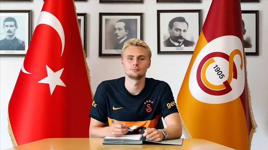 Galatasaray, Ağustos 2021'de Victor Nelsson'ı Kopenhag'dan 7 milyon euro bonservisle aldı.