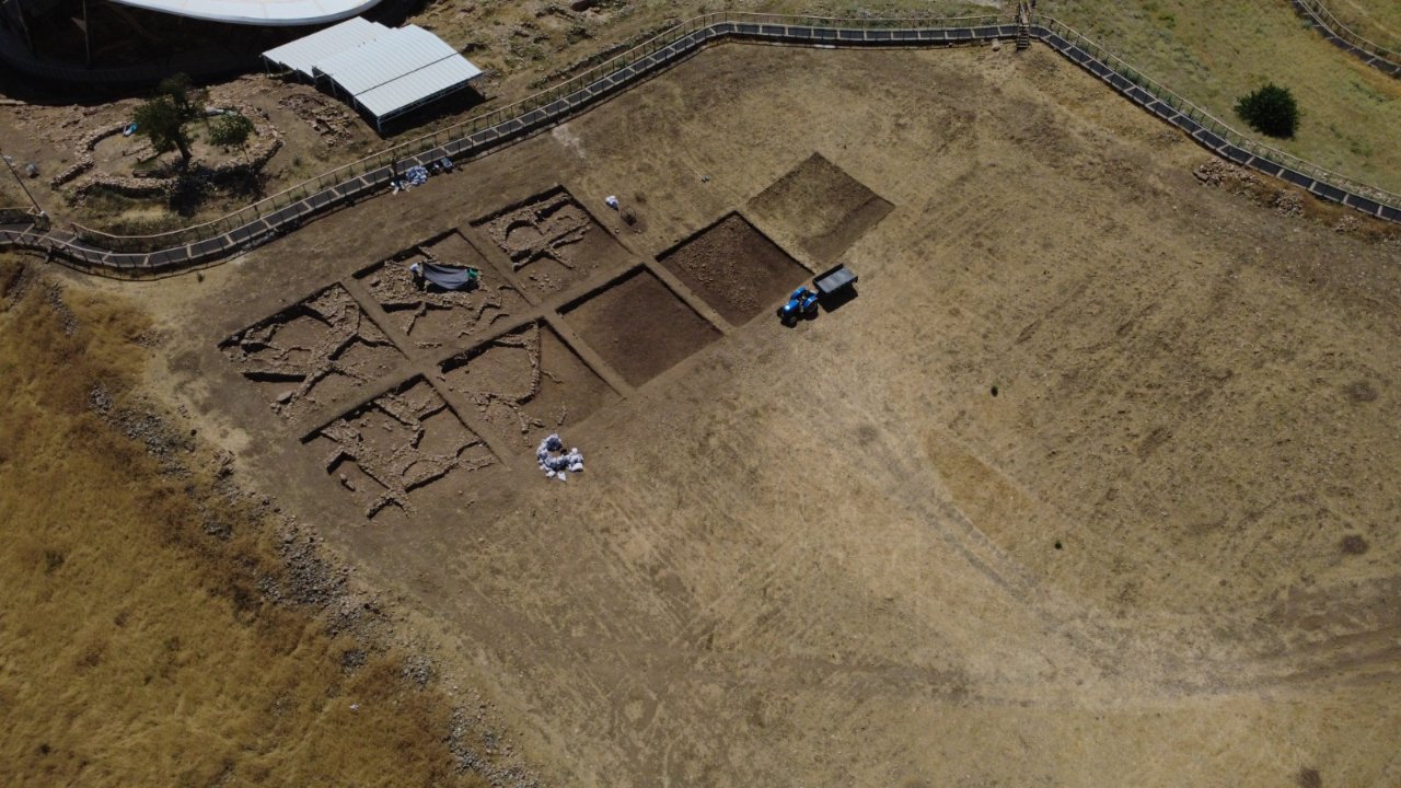 Göbeklitepe'nin el değmemiş yerleri kazılıyor! Şimdi de kuzeyinde tarihin izi sürülüyor