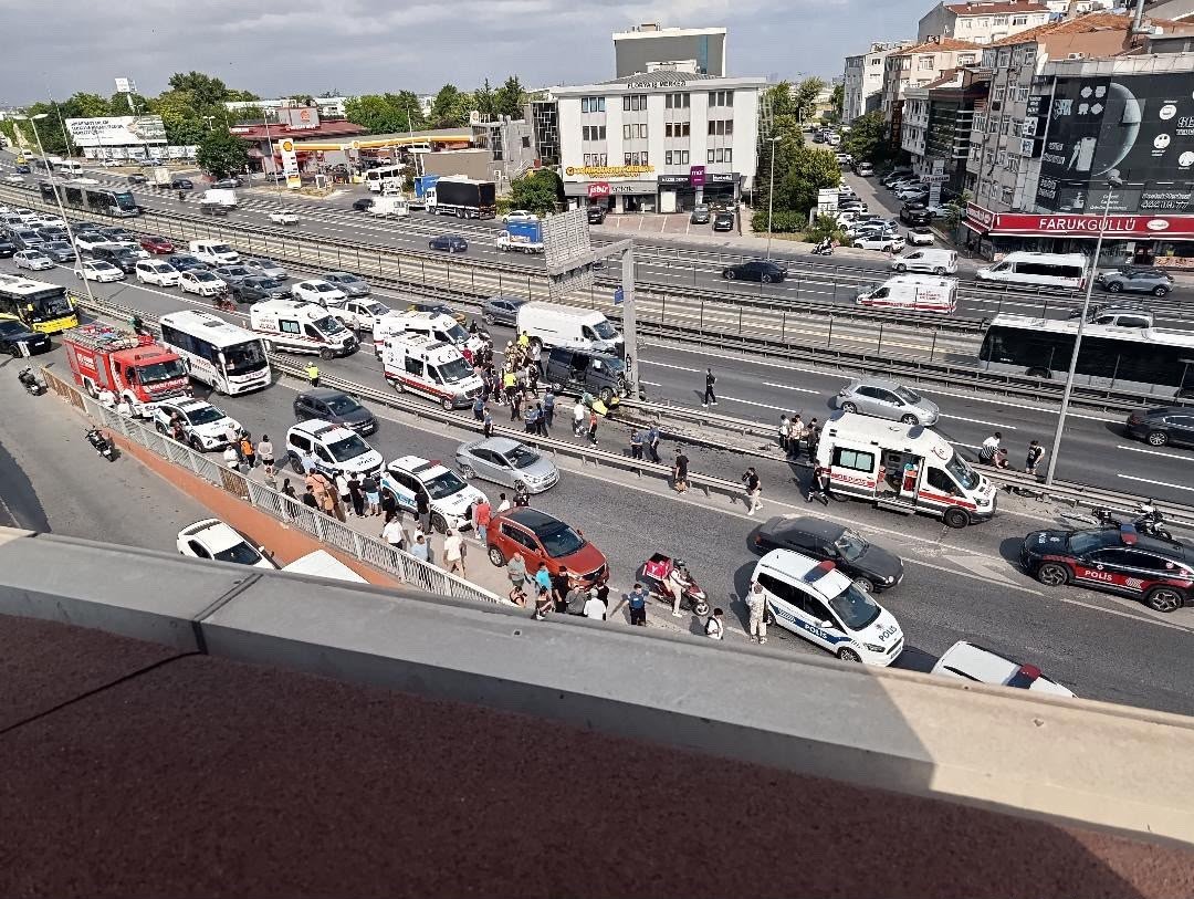 İstanbul'da can pazarı! Öğrencileri taşıyan araç kaza yaptı, çok sayıda çocuk yaralandı