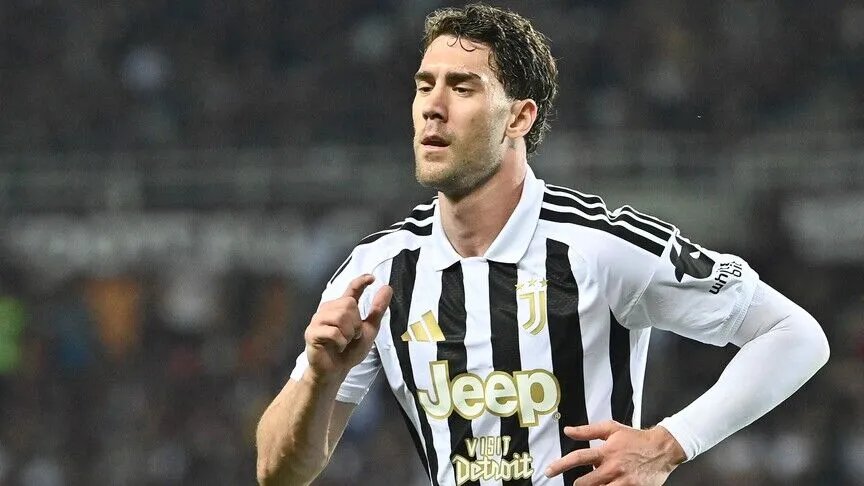 Sırp golcü, son olarak Serie A devi Juventus'ta forması giyiyordu.