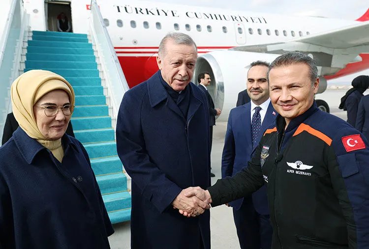 4 başbakan, 2 cumhurbaşkanı, çeyrek asırlık siyasi tarih! AK Parti 25 yaşında
