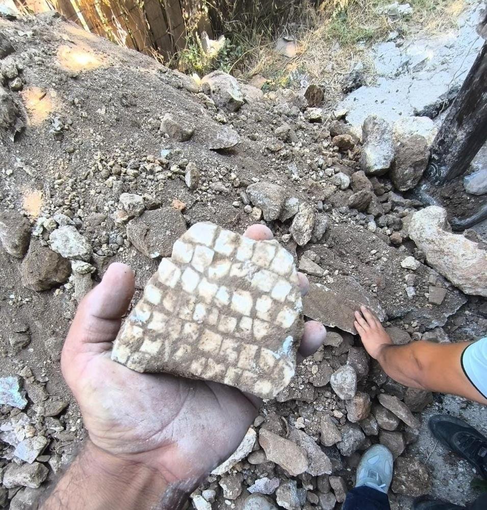 Altyapı çalışmalarında bulundu! Bahçe sahibi de şaşkın: Her şeyin iyisini devletimiz bilir