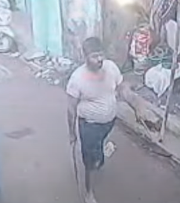 Bir elinde bıçak bir elinde kılıç... O görüntüler polisi alarma geçirdi, yakalanınca yaptıkları ise şaşırttı