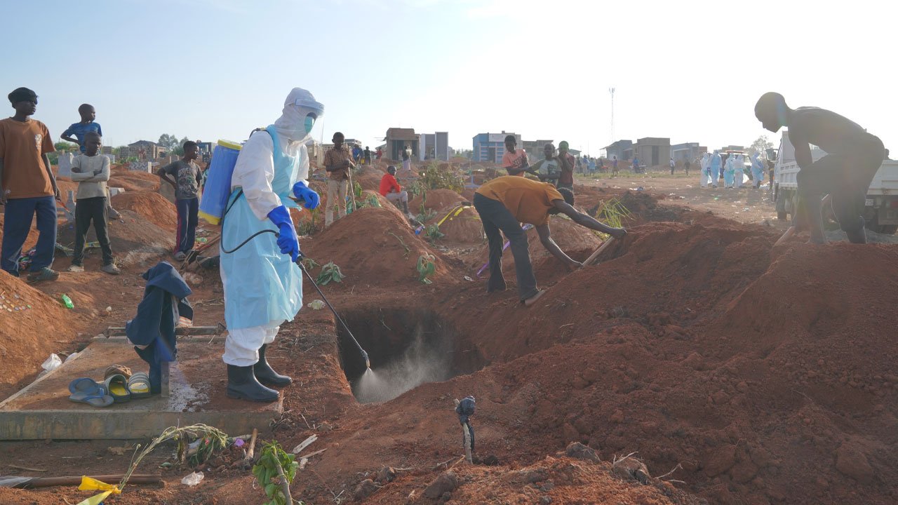 Ebola alarmı! Salgın yayılıyor, ölü sayısı 2 bini geçti