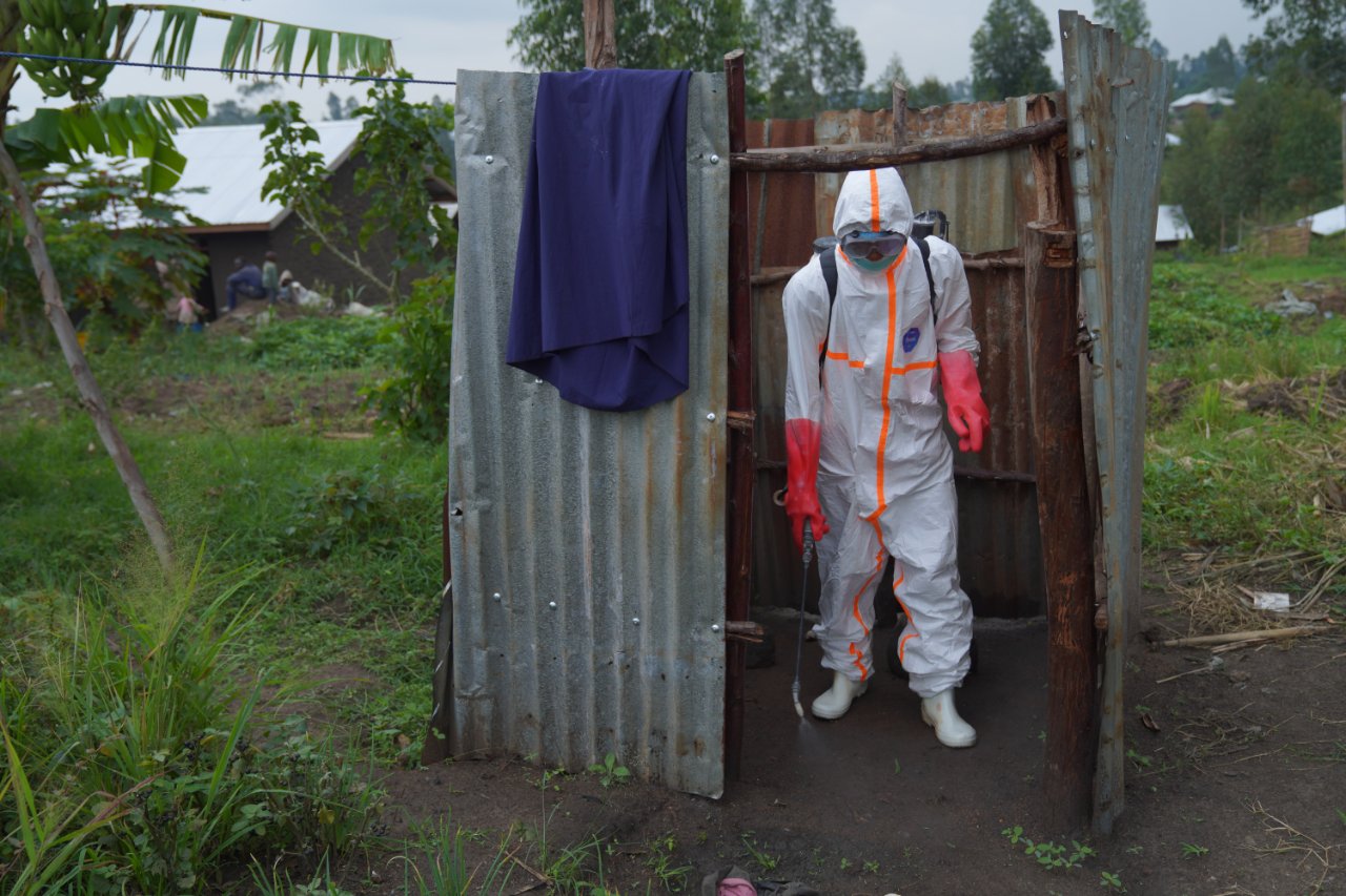 Ebola alarmı! Salgın yayılıyor, ölü sayısı 2 bini geçti