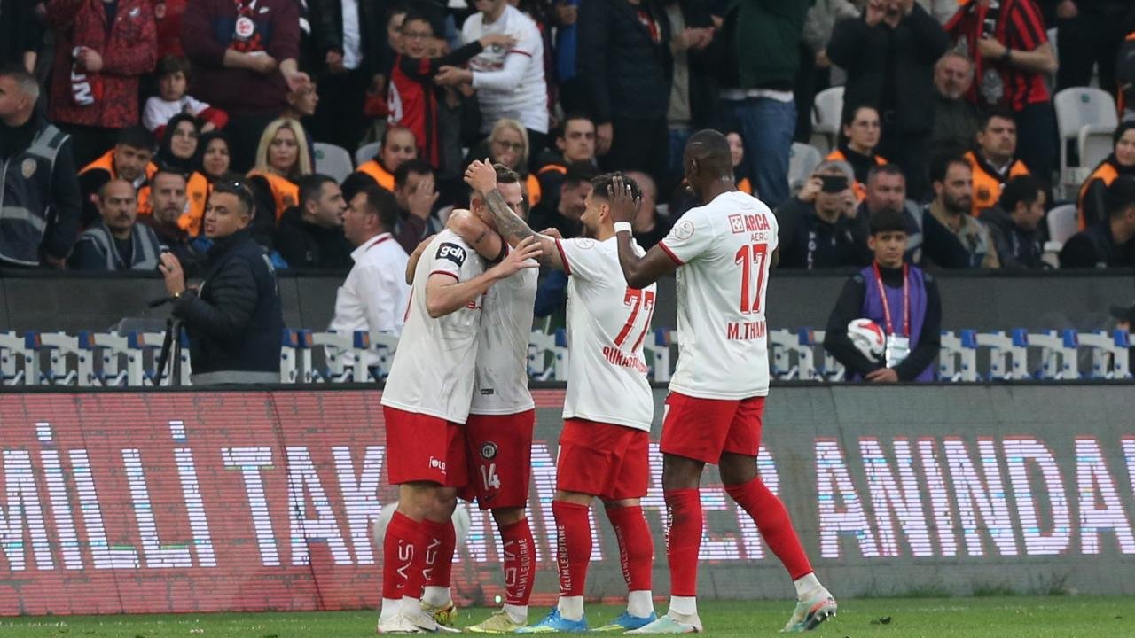 Galatasaray-Çorum FK maçı hangi kanalda, şifresiz canlı yayın nerede izlenir? Süper Lig açılış maçı bu akşam
