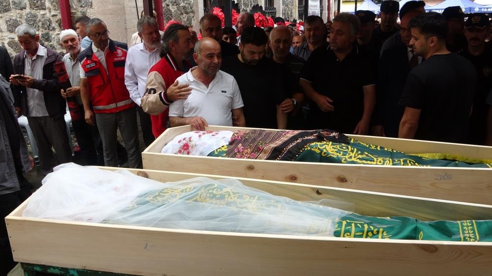 Giresunda sele kapılan anne ve kızlarının cenazeleri toprağa verildi